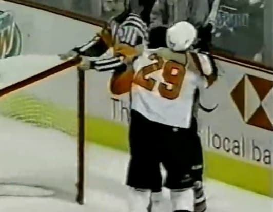 T. Fedoruk (PHI) vs. A. Peters (BUF)