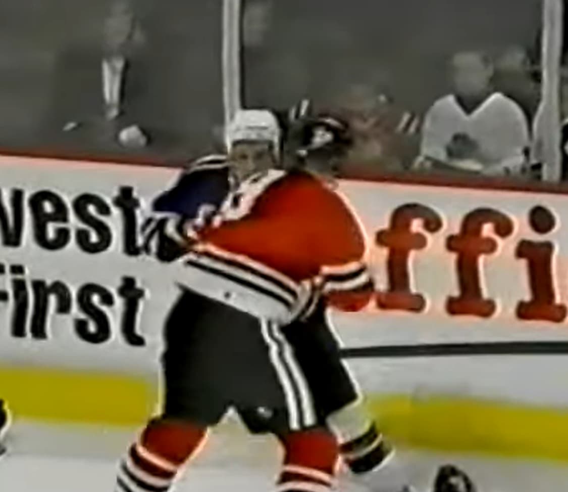 M. Danton (STL) vs. T. Moen (CHI)