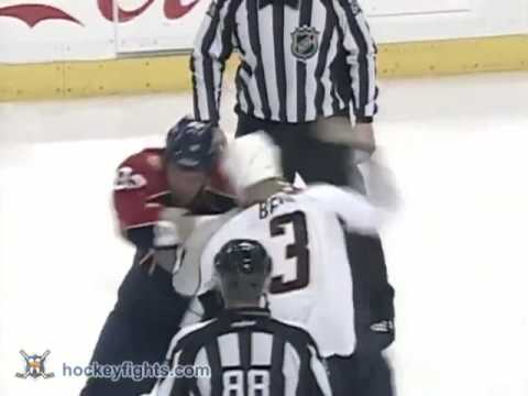 W. Belak (NSH) vs. S. MacIntyre (FLA)