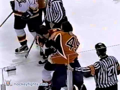 E. Godard (NYI) vs. A. Lilja (FLA)