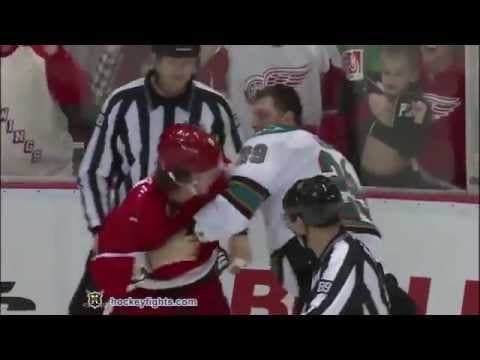 R. Clowe (SJS) vs. J. Abdelkader (DET)