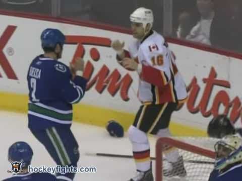 T. Kostopoulos (CAL) vs. K. Bieksa (VAN)