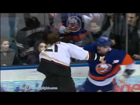 S. Brookbank (ANA) vs. T. Gillies (NYI)