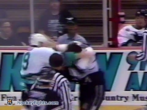 J. Hiller (LAK) vs. D. Zmolek (SJS)