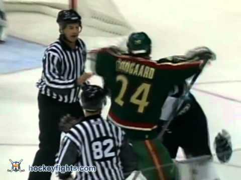 R. Davison (SJS) vs. D. Boogaard (MIN)