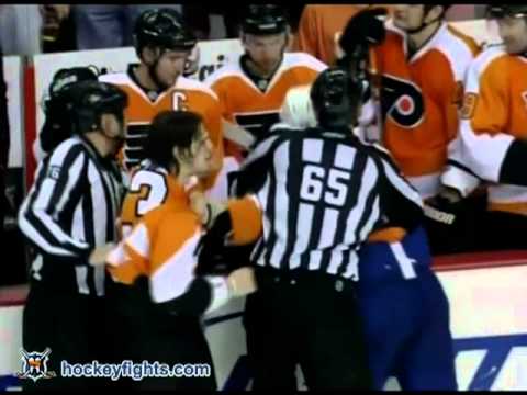 Z. Konopka (NYI) vs. D. Carcillo (PHI)