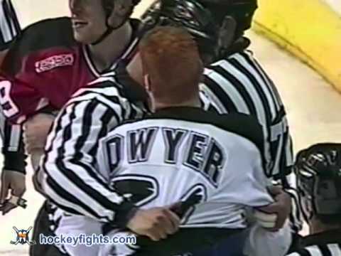 K. Oliwa (NJD) vs. G. Dwyer (TBL)