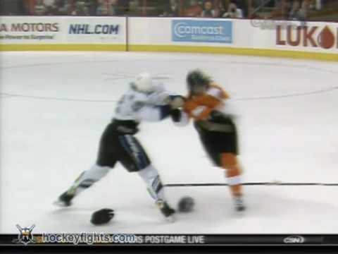 B. Jones (TBL) vs. S. Hartnell (PHI)