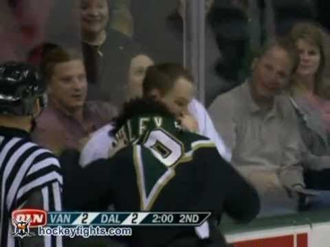 J. Ruutu (VAN) vs. T. Daley (DAL)