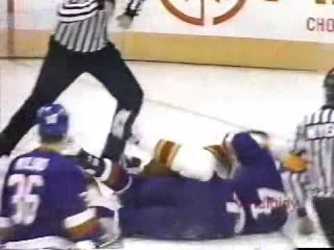 G. Diduck (NYI) vs. B. MacLellan (CAL)