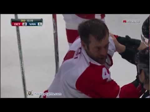 T. Bertuzzi (DET) vs. K. Ballard (VAN)