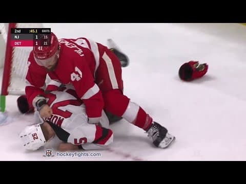 M. Mueller (NJD) vs. L. Glendening (DET)