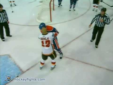 J. Iginla (CAL) vs. L. Smid (EDM)