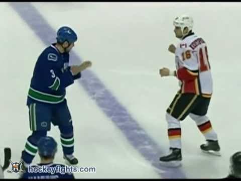 T. Kostopoulos (CAL) vs. K. Bieksa (VAN)