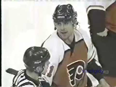 D. Kordic (PHI) vs. F. Leroux (PIT)