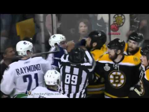 R. Kesler (VAN) vs. D. Seidenberg (BOS)