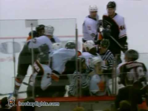 B. Witt (NYI) vs. B. Eager (PHI)