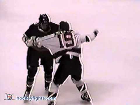 E. Godard (NYI) vs. J. McKenzie (NJD)