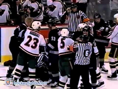 J. Ruutu (VAN) vs. J. Stevenson (MIN)