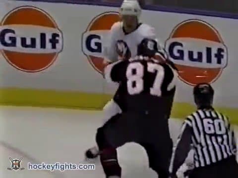 D. Brashear (PHI) vs. E. Cairns (NYI)