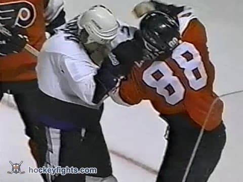 E. Lindros (PHI) vs. I. Ulanov (TBL)