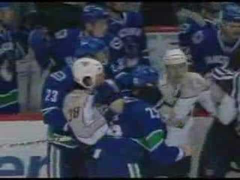 G. de,Vries (NSH) vs. K. Bieksa (VAN)