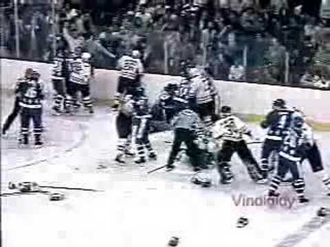 M. Hough (QUE) vs. G. Courtnall (BOS)