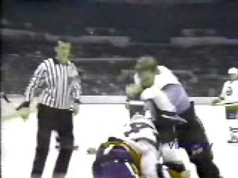 M. McSorley (LAK) vs. R. Pilon (NYI)