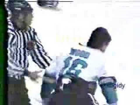 P. Poulin (CHI) vs. D. Wood (SJS)