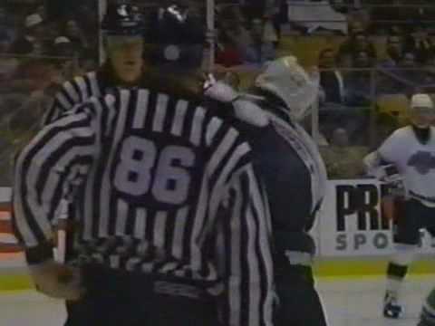 D. Karpa (ANA) vs. R. Tocchet (LAK)