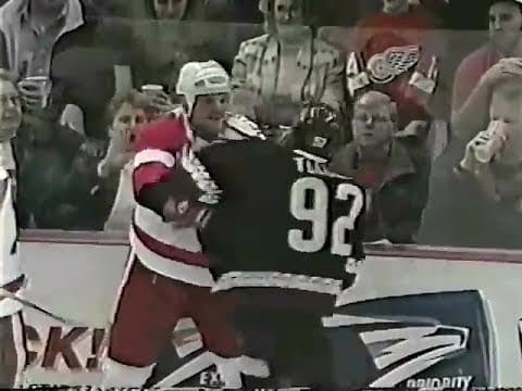 R. Tocchet (ARI) vs. J. Kocur (DET)