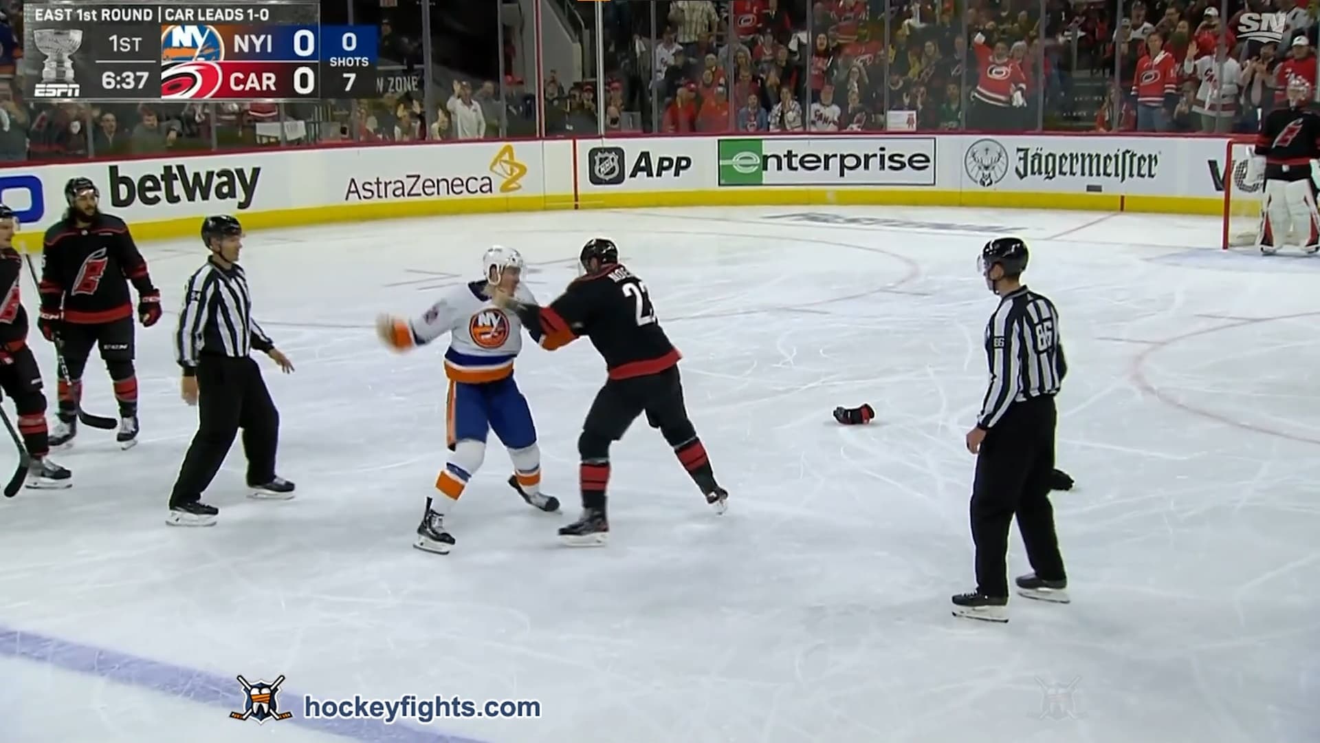 K. MacLean (NYI) vs. S. Noesen (CAR)