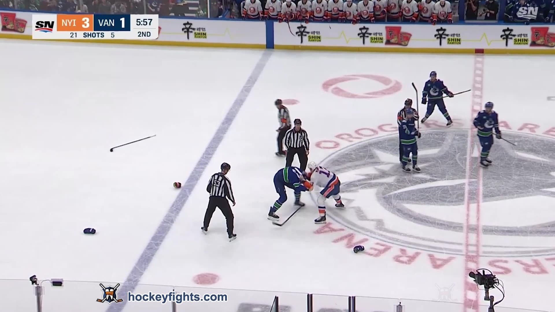 M. Martin (NYI) vs. V. Desharnais (VAN)