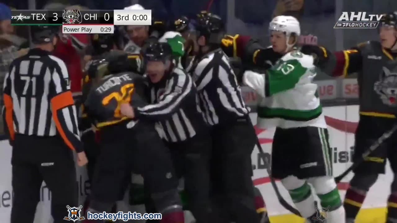 K. Looft (TXS) vs. Y. Turcotte (CHI)