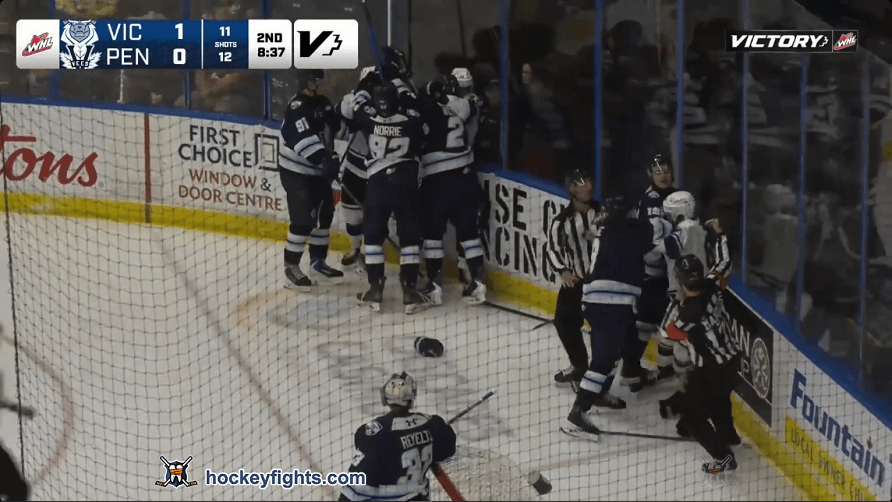 M. Cooper (VIC) vs. C. Stone (PEN)