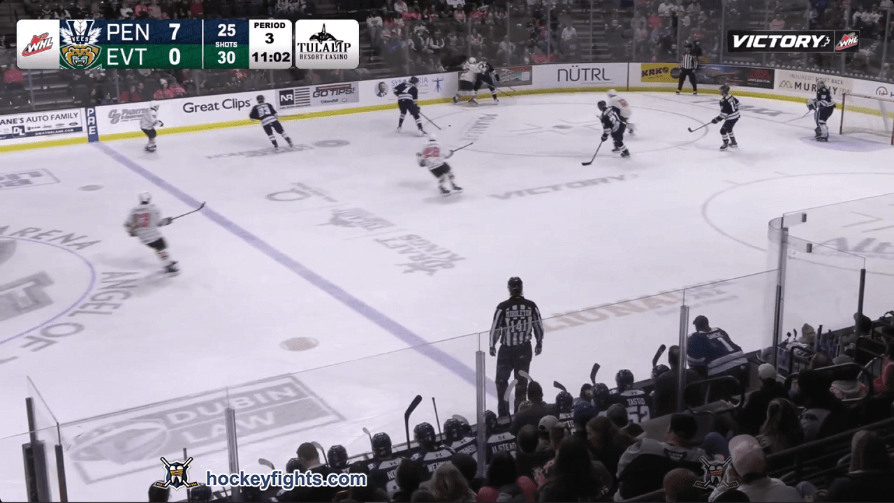 T. Petersen (PEN) vs. H. Ament (EVT)