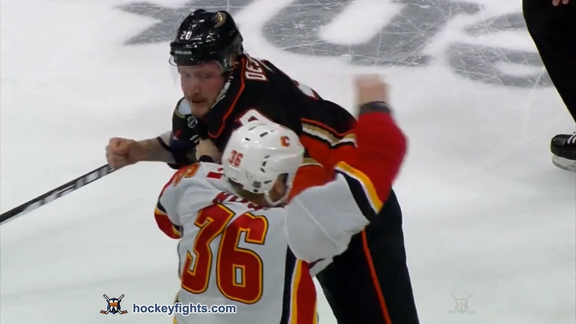 Z. Rinaldo (CGY) vs. N. Deslauriers (ANA)