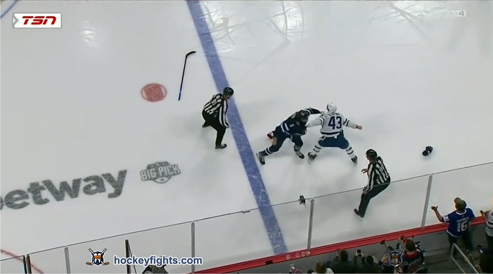 K. Clifford (TOR) vs. B. Dillon (WPG)