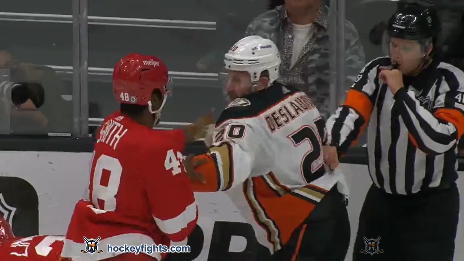 G. Smith (DET) vs. N. Deslauriers (ANA)