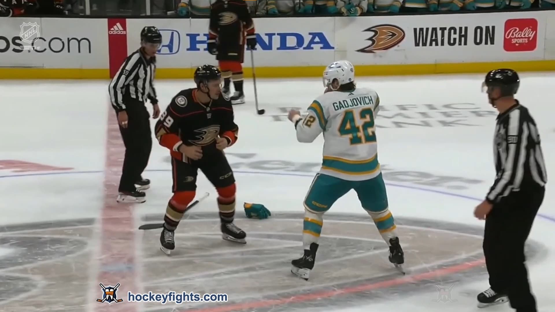 J. Gadjovich (SJS) vs. S. Carrick (ANA)