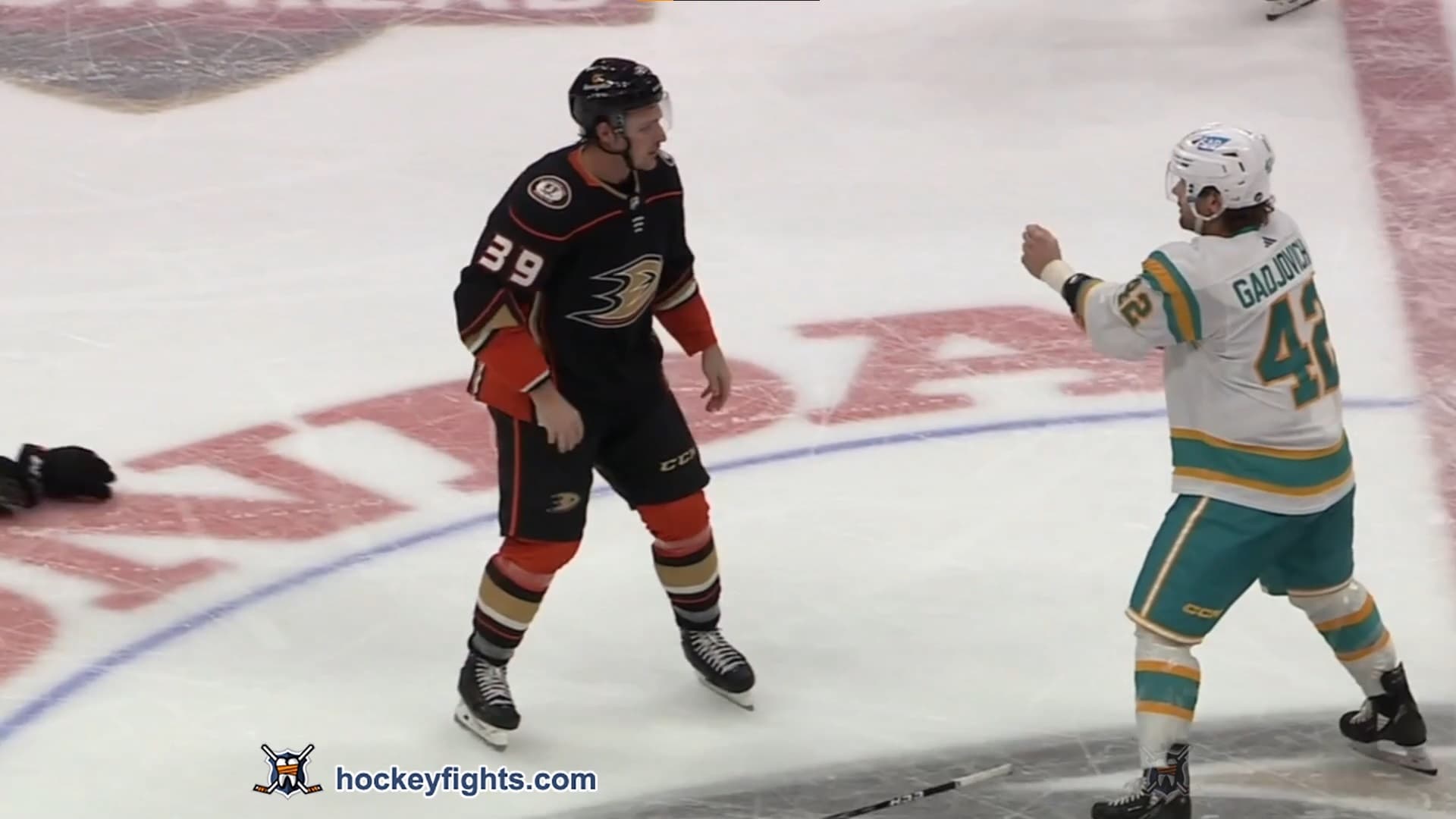 J. Gadjovich (SJS) vs. S. Carrick (ANA)