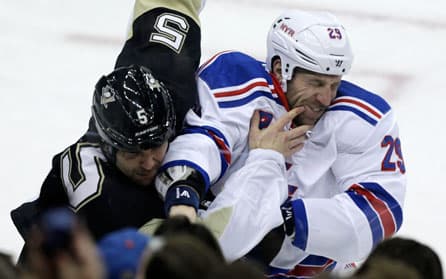 Ryane Clowe Gives Rangers Full Skill Show